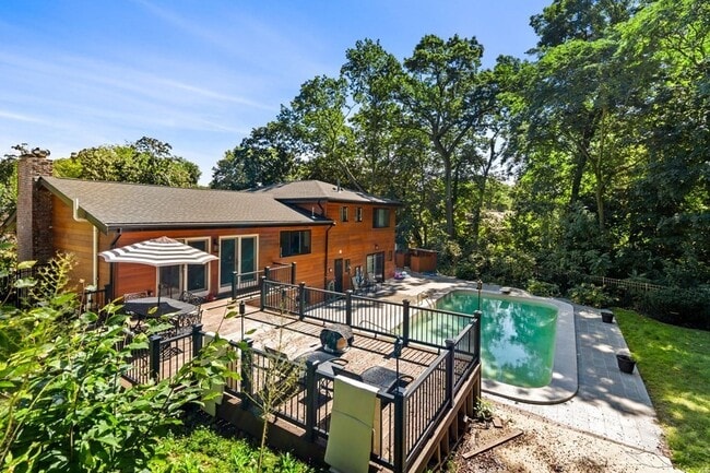 93 Woodcliff Rd, Unit 1 in Chestnut Hill, MA - Building Photo - Building Photo