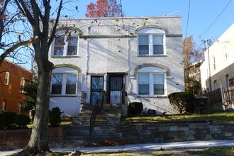 2809-2811 Buena Vista Ter SE in Washington, DC - Building Photo - Building Photo