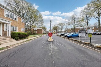 172 Evergreen Rd in Edison, NJ - Building Photo - Building Photo