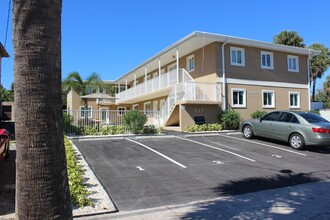 717 N Grandview Ave in Daytona Beach, FL - Building Photo - Building Photo