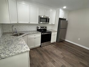 1001 Rozel Ave in Southampton, PA - Foto de edificio - Building Photo