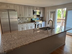 87 Fairview Ave in Somerville, NJ - Building Photo - Building Photo