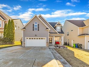 3206 Landing Falls Ln in Raleigh, NC - Building Photo - Building Photo