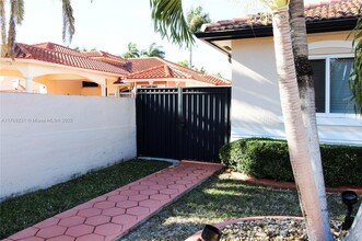 13797 SW 20th St in Miami, FL - Building Photo - Building Photo