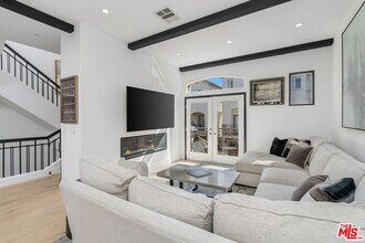 5732 S Celedon Creek in Los Angeles, CA - Building Photo - Building Photo