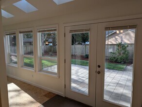 14105 104th Pl NE in Kirkland, WA - Building Photo - Building Photo