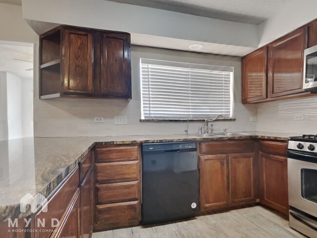 18111 Brooknoll Dr in Houston, TX - Building Photo - Building Photo