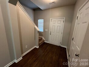 8240 Paw Valley Ln in Charlotte, NC - Foto de edificio - Building Photo