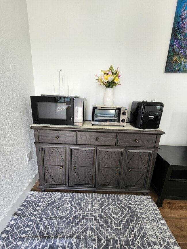 4054 Azul Way in Sacramento, CA - Foto de edificio - Building Photo