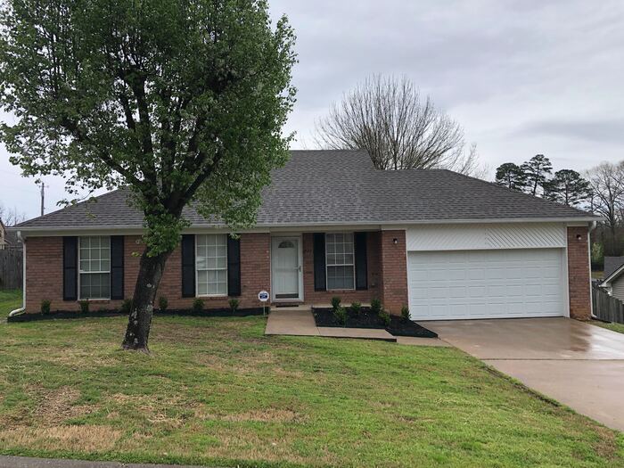 1422 Overview Dr in Benton, AR - Building Photo