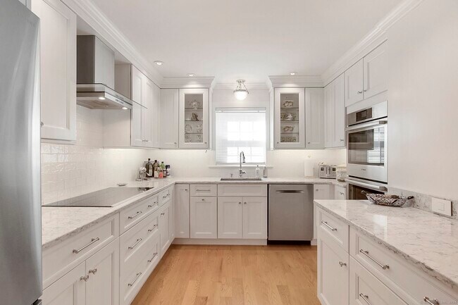 32 Edgewater Commons Ln in Westport, CT - Building Photo - Building Photo