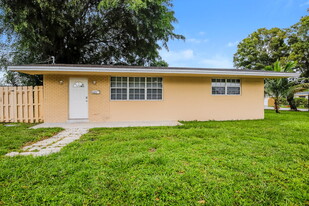 7311 Miramar Pkwy in Miramar, FL - Building Photo