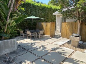 2958 Exposition Blvd, Unit #1 in Santa Monica, CA - Building Photo - Building Photo