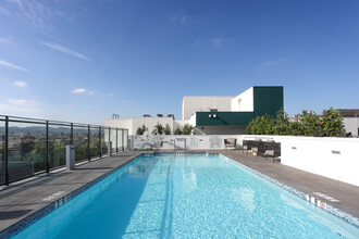 L+O Apartments in North Hollywood, CA - Building Photo - Building Photo