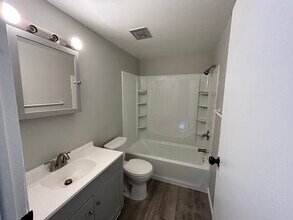 5670-5676-5676 Ironwood Ct in Columbus, OH - Building Photo - Building Photo