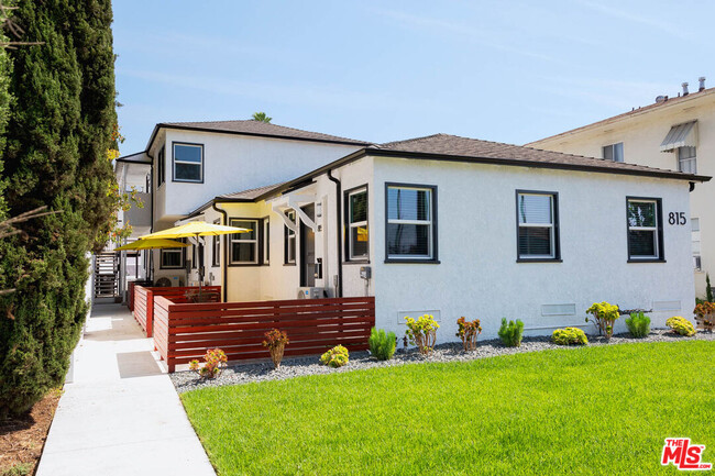 property at 815 W Glenoaks Blvd