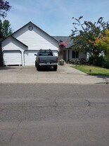 3613 NW 31st Ave in Camas, WA - Building Photo