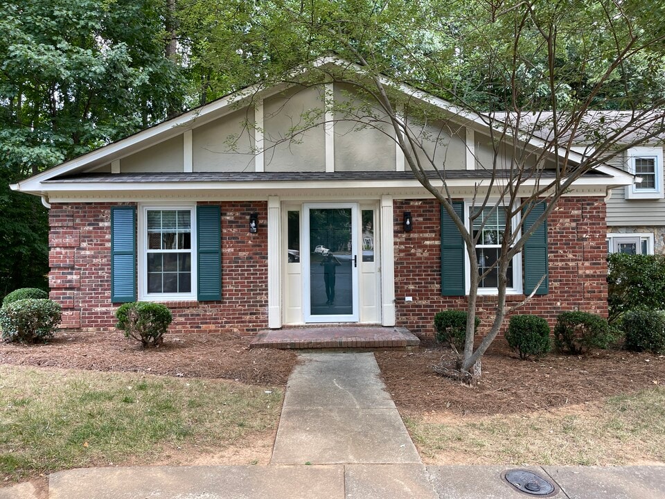 5005 Tower Rd in Greensboro, NC - Building Photo