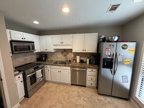 3201 Lenox Rd NE, Unit 2 in Atlanta, GA - Building Photo - Building Photo