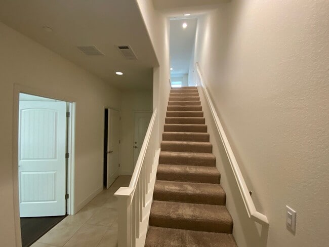 131 Paperbark Ter in Sunnyvale, CA - Building Photo - Building Photo