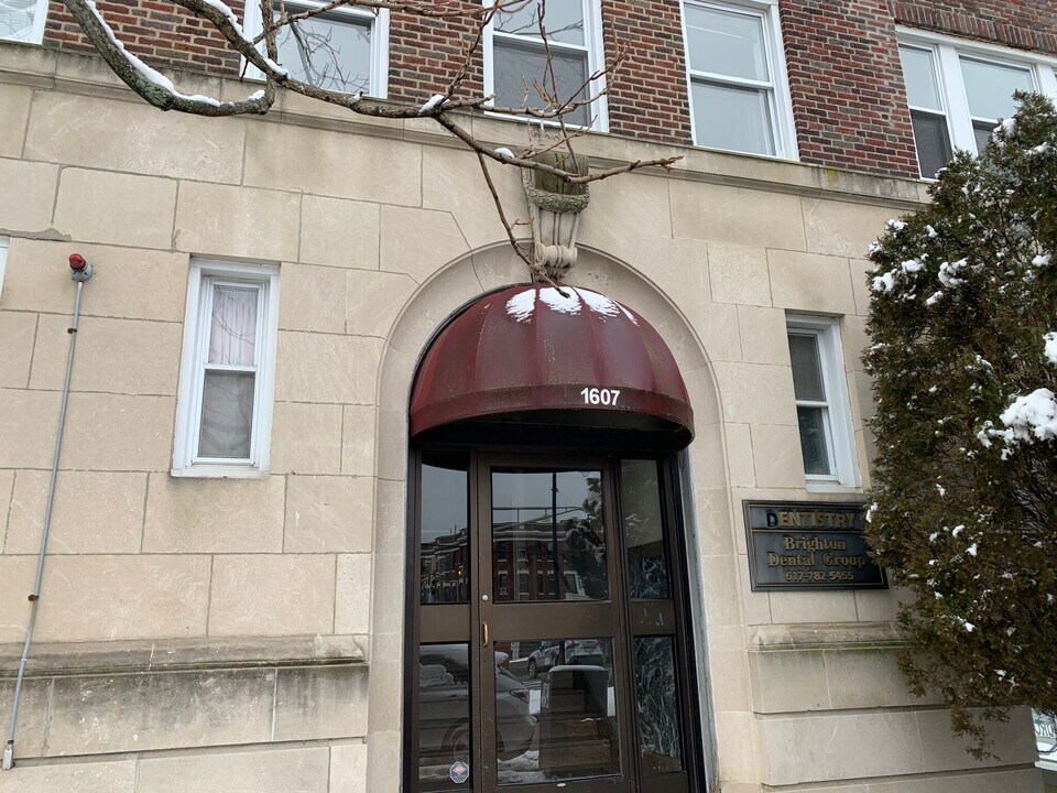 1607 Commonwealth Ave, Unit 9 in Boston, MA - Building Photo