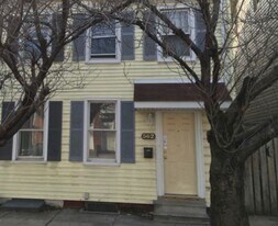562 W Philadelphia St in York, PA - Building Photo