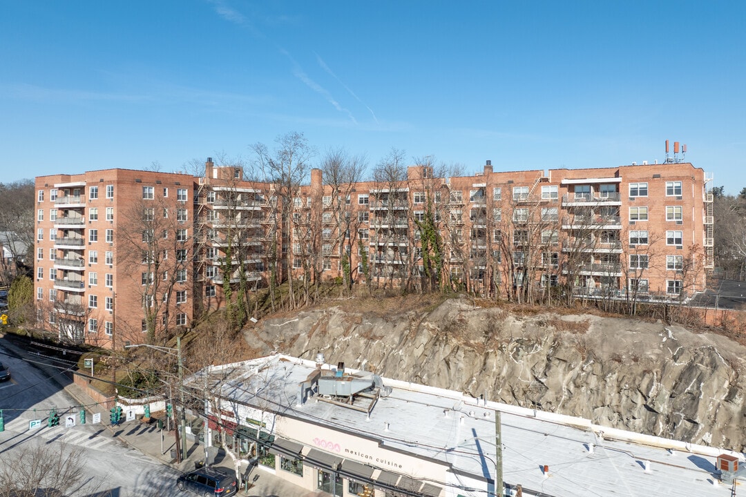 Country Club Ridge in Hartsdale, NY - Building Photo