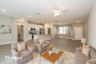 486 Harrisburg St SW in Palm Bay, FL - Foto de edificio - Building Photo