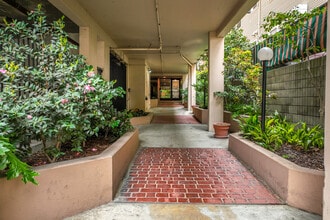 322 Hanover Ave Condominiums in Oakland, CA - Building Photo - Building Photo