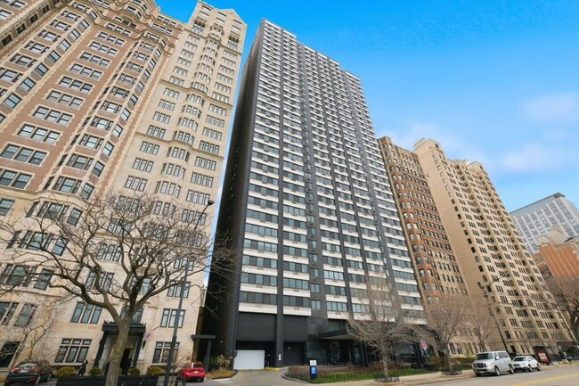1440 N Lake Shore Dr in Chicago, IL - Building Photo - Building Photo