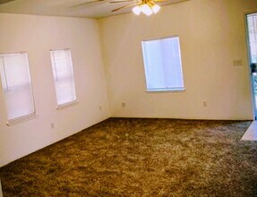 2214 Waldon St in Redding, CA - Building Photo - Building Photo