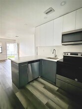 2113 W 5th Ave in Hialeah, FL - Foto de edificio - Building Photo
