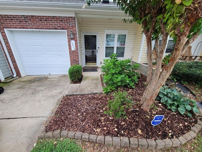 1204 Glory Vine Rd in Whitsett, NC - Building Photo - Building Photo