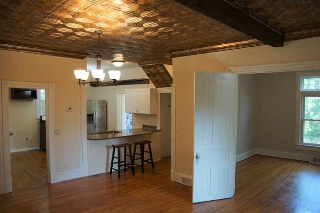 1020 Burns Ave, Unit 1020 A in St. Paul, MN - Foto de edificio - Building Photo