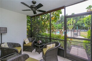 3030 Binnacle Dr in Naples, FL - Building Photo