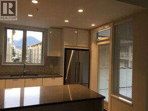 2632 Library Ln in North Vancouver, BC - Building Photo - Building Photo