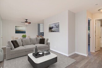 8088 Golden Ave in Lemon Grove, CA - Foto de edificio - Building Photo