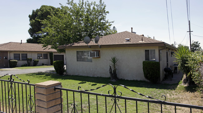 8976 Cypress Ave in Fontana, CA - Building Photo - Building Photo