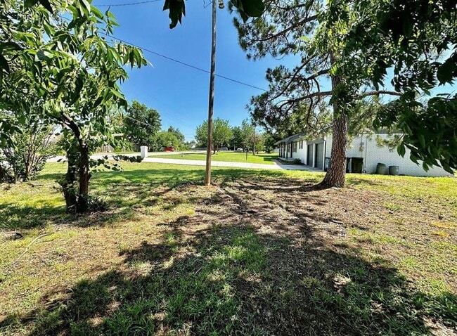 3215 Oakwood Dr in Edmond, OK - Building Photo - Building Photo