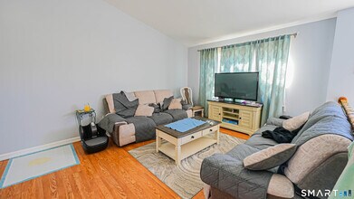 76 Hickory Hill Dr in Waterbury, CT - Building Photo - Building Photo