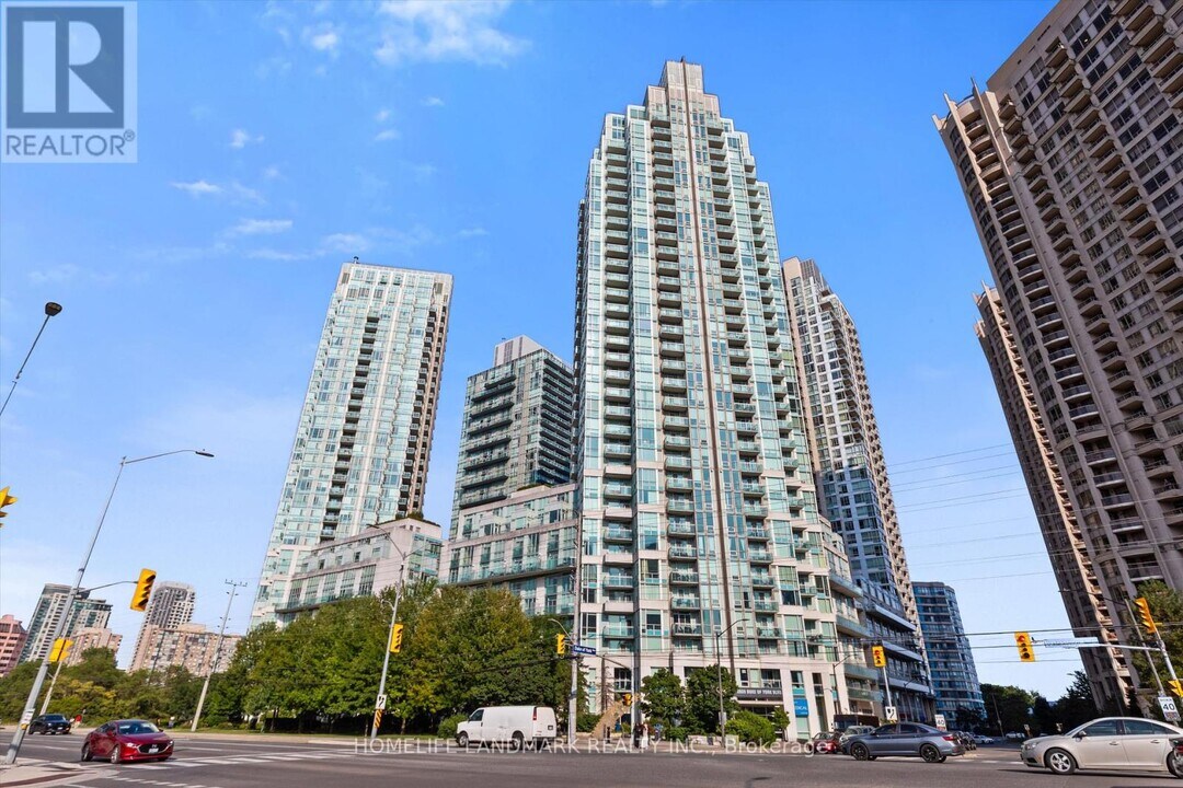 3939 Duke of York Blvd in Mississauga, ON - Building Photo