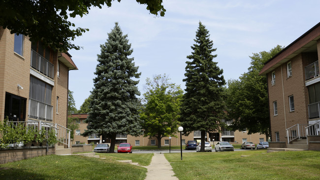 Coolspring Estates Apartments in Michigan City, IN - Building Photo - Building Photo