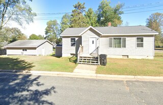 421 23rd Ave E in Menomonie, WI - Building Photo