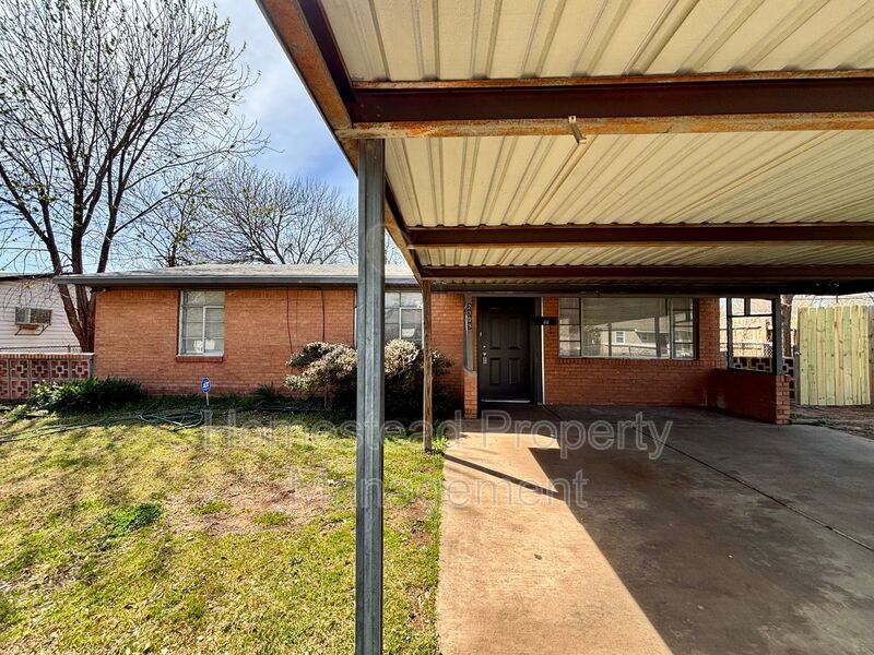 2309 Trosper Pl in Del City, OK - Building Photo