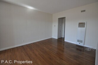 10924 Camarillo St in Los Angeles, CA - Building Photo - Building Photo