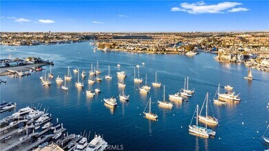 310 Fernando St, Unit 410 in Newport Beach, CA - Building Photo - Building Photo
