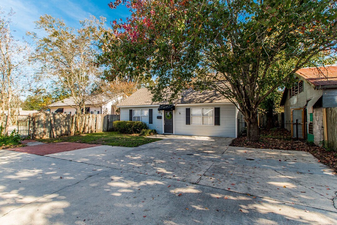 204 N Cypress St in Hammond, LA - Building Photo