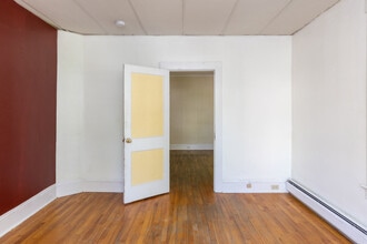 55 Loomis St, Unit B in Burlington, VT - Building Photo - Building Photo