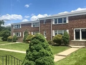 4 Dartmouth Ave in Bridgewater, NJ - Building Photo - Building Photo