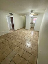 4655 Palm Ave in Hialeah, FL - Foto de edificio - Building Photo